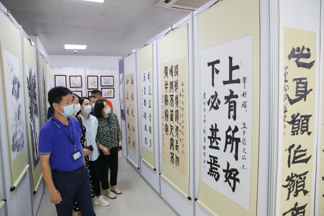 龍華區(qū)福城街道舉辦“書(shū)香廉韻 清風(fēng)福城”廉潔文化書(shū)畫(huà)展活動(dòng)，組織文化藝術(shù)交流